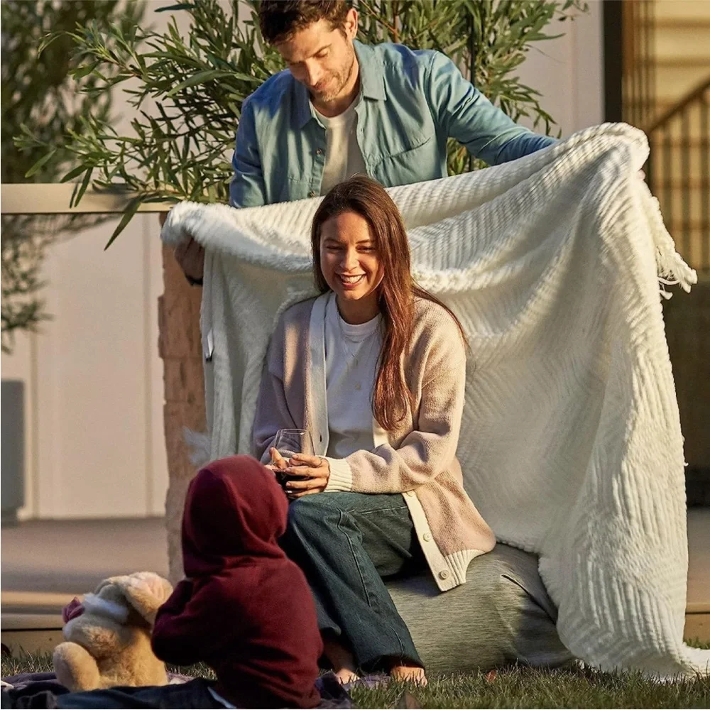 West Elm White Fluffy Soft Chevron Pattern Fringe Tassel Boho Farmhouse Blanket